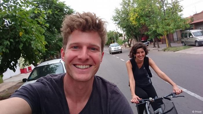 Lukas Stege mit Partnerin auf einer Radtour nach Mendoza, Argentinien Lukas Stege mit Partnerin auf einer Radtour nach Mendoza, Argentinien