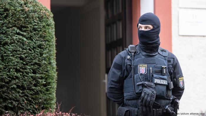 Njemački policajac koji učestvuje u raciji na grupu koja je pripremala državni udar u Njemačkoj
