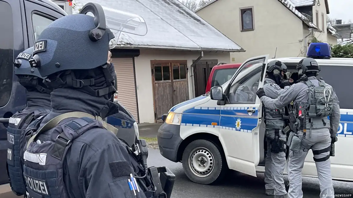 Germany: Shots fired at police in Reichsbürger raids – DW – 03/22/2023