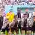 কাতারে বিশ্বকাপ খেলতে গিয়ে ফিফার একটি সিদ্ধান্তের প্রতিবাদ জানাতে হাত দিয়ে মুখ ঢেকে ছবি তুলেছিলেন জার্মান ফুটবলাররা