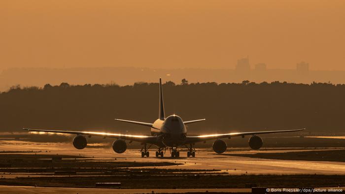 Eine Boeing 747 am Frankfurter Flughafen (Juni 2021) 