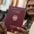 Ganc nov: nemački pasoš na ceremoniji dodeljivanja državljanstva u Frankfurtu na Majni