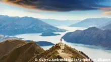 Traveler hiking in Roys Peak. New Zealand. Lake Wanaka || Modellfreigabe vorhanden