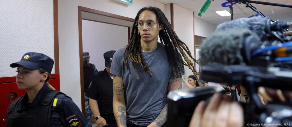  Brittney Griner foi condenada a nove anos de prisão por porte e contrabando de droga