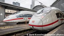 Zur Premiere des neuen ICE 3neo (r), steht der neue Schnellzug im Hauptbahnhof von Frankfurt neben einem ICE alter Bauart. Insgesamt hat die Deutsche Bahn 73 ICE 3neo bestellt. +++ dpa-Bildfunk +++
