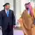 شی جین‌پینگ، رئیس جمهوی چین (چپ) در دیدار با محمد بن سلمان، ولیعهد عربستان در ریاض در دسامبر ۲۰۲۲
