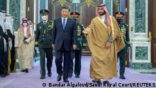 08.12.2022
Saudi Crown Prince Mohammed Bin Salman welcomes Chinese President Xi Jinping in Riyadh, Saudi Arabia December 8, 2022. Bandar Algaloud/Courtesy of Saudi Royal Court/Handout via REUTERS ATTENTION EDITORS - THIS PICTURE WAS PROVIDED BY A THIRD PARTY