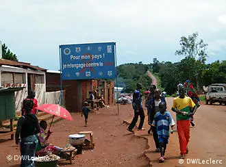 Panneau de lutte contre le sida à Bossembélé à l'ouest de la Centrafrique