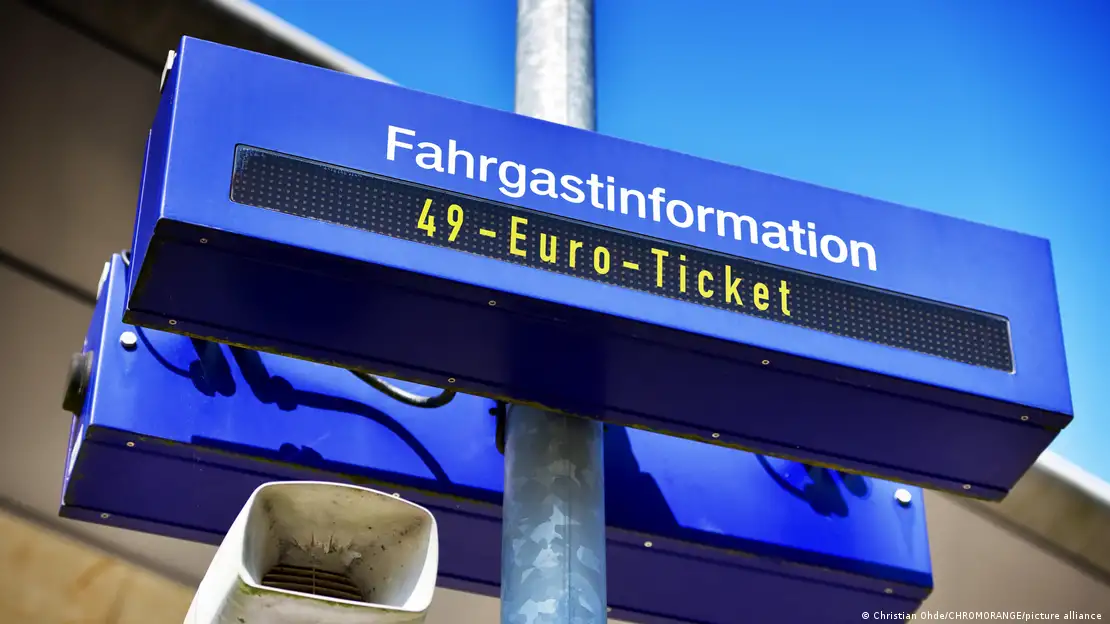 Germany's €49 transport ticket gets green light in Bundestag – DW –  03/16/2023