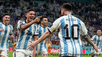 Ο Μέσι πανηγυρίζει