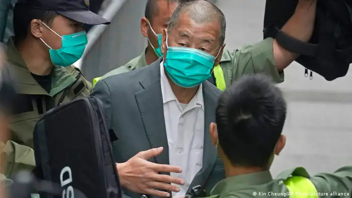 2021年2月，香港媒体大亨黎智英涉嫌违反”国安法“庭审场面。