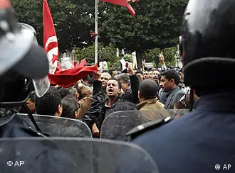 约5000名突尼斯民众上街示威要求总统辞职