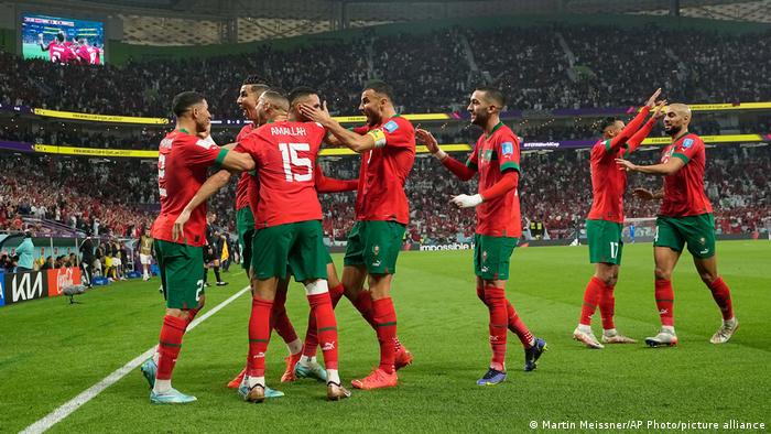 فرحة لاعبي المغرب بعد الهدف الذي سجله يوسف النصيري في شباك البرتغال وصعدت من خلاله لنصف النهائي (10/12/2022)