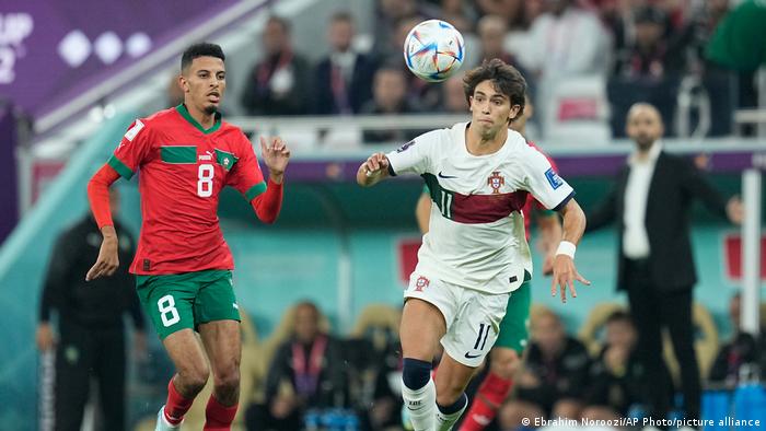 جواو فيليكس في مواجهة عز الدين أوناحي في لقاء البرتغال والمغرب بكأس العالم في قطر (10/12/2022)