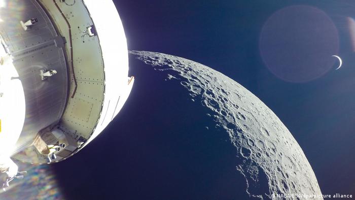 Misión lunar Artemis: imagen de la Luna y la Tierra.