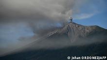 A plume of ash and smoke rises from the Fuego volcano, as seen from Alotenango, a municipality in Sacatepequez department 65 kilometers southwest of Guatemala City on December 11, 2022. - The Fuego volcano, which in 2018 triggered an avalanche that left 215 people dead in Guatemala, has erupted again spewing lava and ash and forcing authorities in Guatemala City to close the country's largest airport and a major highway. (Photo by Johan ORDONEZ / AFP)