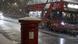Un bus avanza en medio de la nieve en Londres. Un bus avanza en medio de la nieve en Londres.