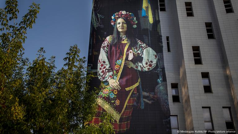 Мурал на підтримку України на будівлі "Дому Москви" у Вільнюсі Мурал на підтримку України на будівлі "Дому Москви" у Вільнюсі