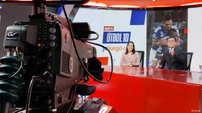 La periodista y comentarista de fútbol Geraldine Carrasquero es venezolana y actualmente trabaja en ESPN.