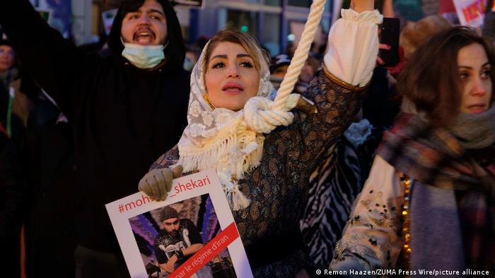 Francia: protesta contra la pena de muerte en Irán.