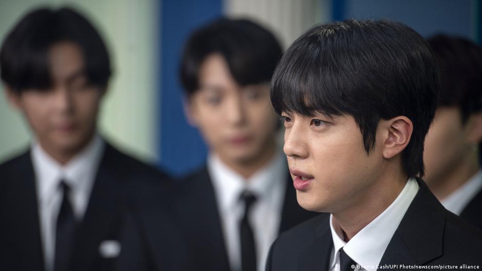 Corea del Sur recibe nota de Sheinbaum por conciertos de BTS