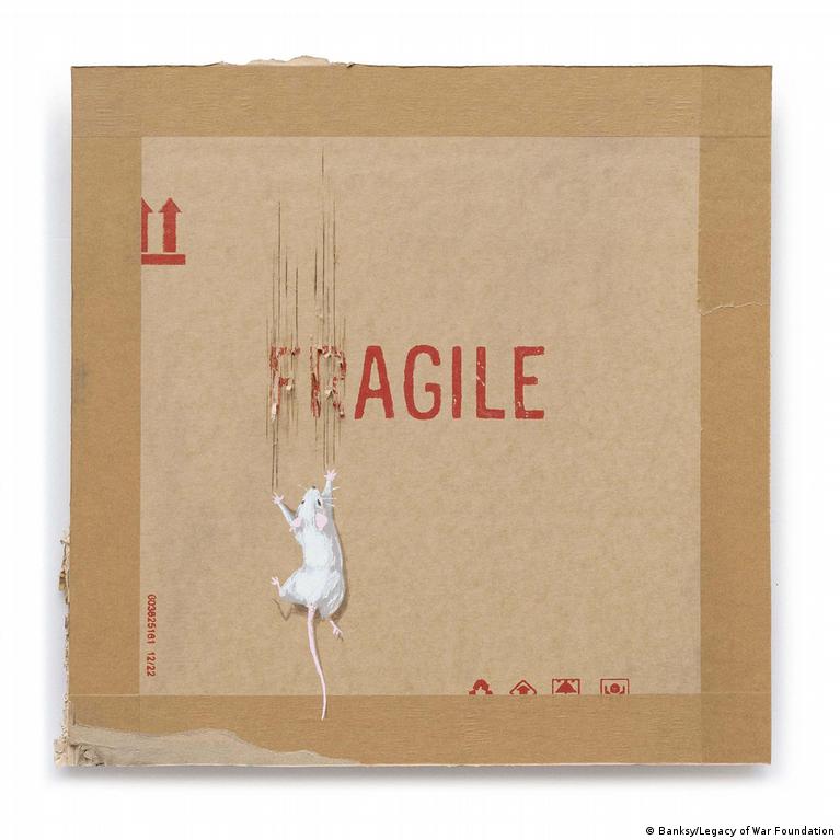 Banksy: Street artist sells prints for Ukraine