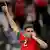 Ashraf Hakimi streckt einen Zeigefinger in die Luft und küsst die Flagge von Marokko auf seinem Trikot. Es ist der Jubel nach seinem entscheidenden Elfmeter im Viertelfinale gegen Spanien. 