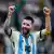 Foto Messi melakukan selebrasi usai rekan satu timnya mencetak angka saat melawan Kroasia di laga Semifina Piala Dunia 2022, Qatar.