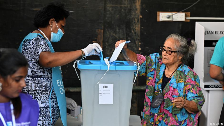 Fiji election results show parliamentary deadlock – DW – 12/18/2022