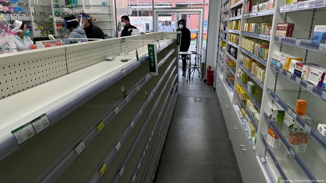 Аптеките се празни (фото: аптека во Пекинг)