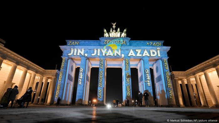 Deutschland, Berlin | Iran Solidaritätsaktion am Brandenburger Tor