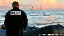 Francia rescata a 41 migrantes que trataban de ir en barco a Inglaterra