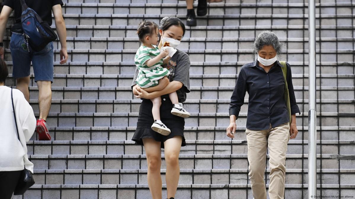 Japan's population drops by nearly 800,000 with falls in every prefecture  for the first time, Japan