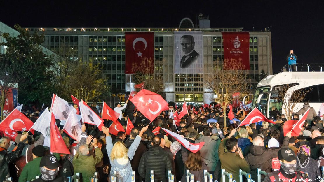 Илјадници луѓе протестираа против пресудата за Имамоглу