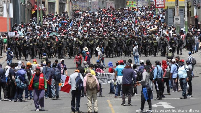 Además de 26 muertos, los enfrentamientos en Perú han dejado ya 646 heridos, entre ellos 290 policías, según la oficina del Defensor del Pueblo. (Archivo)