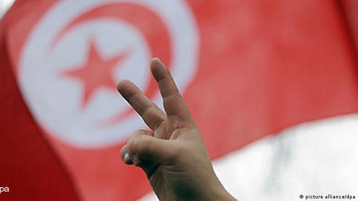 Superteaser NO FLASH Victory-Zeichen Tunesien (picture alliance/dpa)