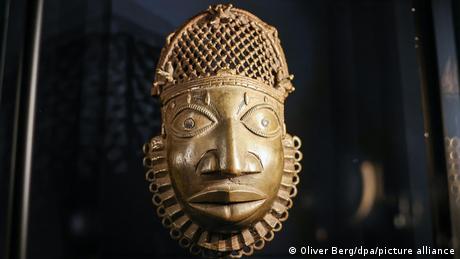 Uno de los bronces de Benín que están en el museo de Colonia, Alemania.