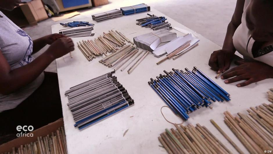 Making pencils from old newspapers DW 01/19/2023