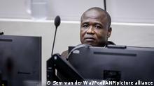 2022-12-15 DEN HAAG  ****
Dominic Ongwen vor dem Urteil in der Berufung beim Internationalen Strafgerichtshof. Der ugandische Ex-Kindersoldat wurde wegen Kriegsverbrechen und Verbrechen gegen die Menschlichkeit in Uganda für schuldig befunden, darunter Versklavung, Mord, Verstümmelung und Plünderung. Er wurde zu 25 Jahren Gefängnis verurteilt. Ongwen war ein Anführer der Terrorgruppe Lord's Resistance Army (LRA). ANP POOL SEM VAN DER WAL