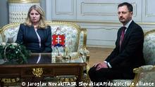 Eduard Heger, Ministerpräsident der Slowakei, und Zuzana Caputova, Präsidentin der Slowakei treffen sich im Präsidentenpalast. In der Slowakei ist die konservativ-populistische Regierung von Ministerpräsident Heger am Donnerstag durch ein Misstrauensvotum gestürzt worden. +++ dpa-Bildfunk +++