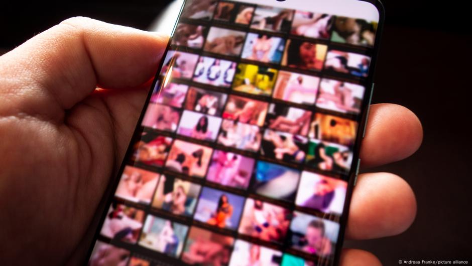 Masovna zloupotreba pornografskih snimaka