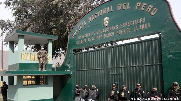 La oficina del jefe de la Policía de Perú también fue allanada.