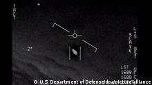Imagen fija de un vídeo difundido por el Departamento de Defensa de Estados Unidos que muestra un Objeto Volador No Identificado avistado por pilotos de la Marina estadounidense. 