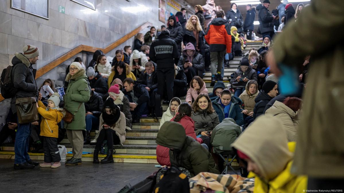 В Киеве восстановлены работа метро и водоснабжение – DW – 17.12.2022