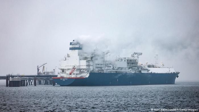 Deutschland Wilhelmshaven | Eröffnung von LNG-Terminal | Spezialschiff Höegh Esperanza