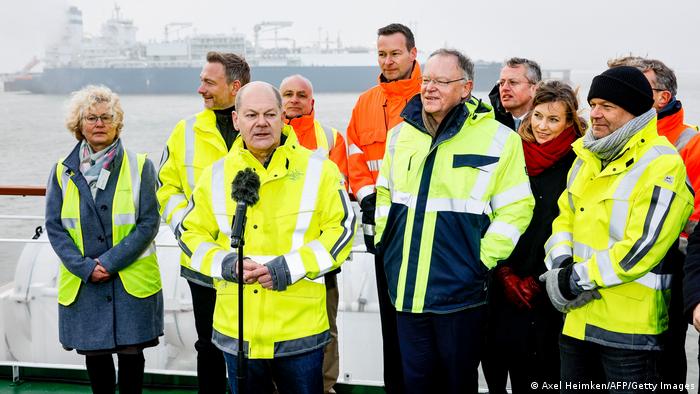 德国总理肖尔茨出席威廉港LNG码头落成典礼