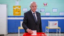 Tunisia's President Kais Saied casts his ballot at a polling station during parliamentary election in Tunis, Tunisia December 17, 2022. Tunisian Presidency/Handout via REUTERS ATTENTION EDITORS - THIS IMAGE WAS PROVIDED BY A THIRD PARTY. NO RESALES. NO ARCHIVES. MANDATORY CREDIT