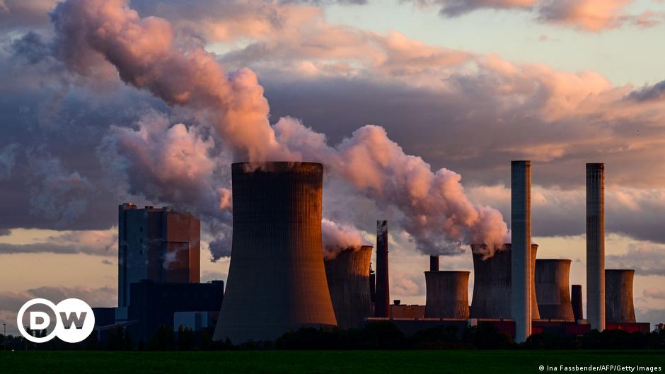 EU strikes key agreement to overhaul carbon market - DW