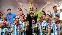  ميسي يحقق حلمه ويفوز مع الأرجنتين بكأس العالم على حساب فرنسا 