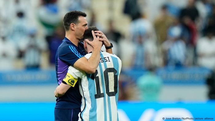 Scaloni et Messi |  Finale de la Coupe du monde de football au Qatar |  Argentins contre France